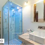 Campo De Fiori Luxury Jacuzzi & Cinema Apartment