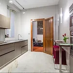 Campo De Fiori Luxury Jacuzzi & Cinema 아파트