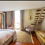 Campo De Fiori Luxury Jacuzzi & Cinema 아파트 *