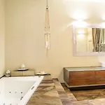아파트 Campo De Fiori Luxury Jacuzzi & Cinema