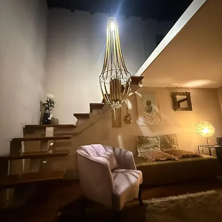 Campo De Fiori Luxury Jacuzzi & Cinema Apartment